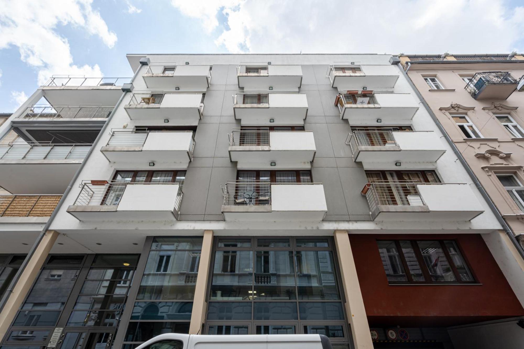 Home Of Serenity - 2 Bdr, Free Parking And Terrace Boedapest Buitenkant foto