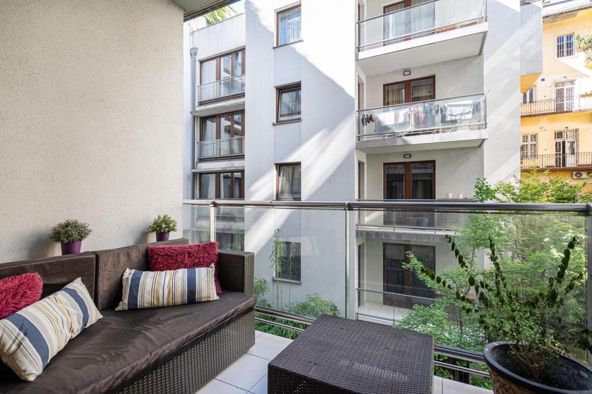 Home Of Serenity - 2 Bdr, Free Parking And Terrace Boedapest Buitenkant foto